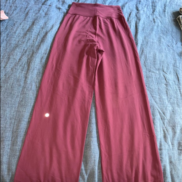 Lululemon High Waisted Maroon Flare Leggings sz 4 - Picture 2 of 4
